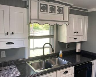 Home Away from Home - Greeneville - Kitchen