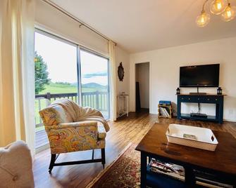 Vineyard Carriage House with High Speed Internet. - Stanardsville - Sala de estar