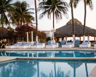 Hotel Arista Bugambilias - Puerto Arista - Pool