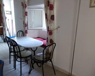 Petit Cerisier (1 Bedroom - sleeps 4) - Vouvant - Comedor