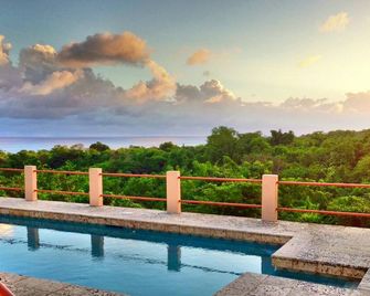 Oreanda - Vieques - Piscina