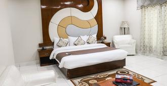 Crown Inn Hotel Multan - Multān - Bedroom