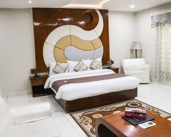 Crown Inn Hotel Multan - Multān - Bedroom