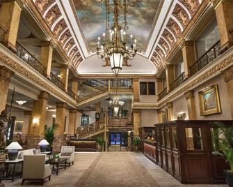 The Pfister Hotel - Milwaukee - Lobby