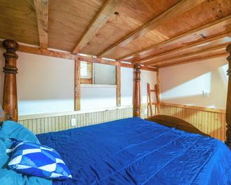 Sunrise and Sunset Views Rural Elkhart Studio! - Elkhart - Bedroom