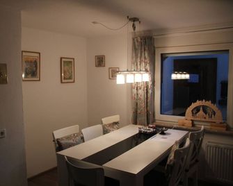 Idyllic situated holiday home on the Treisberg / Schmitten (Taunus) - Schmitten - Essbereich