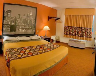 Super 8 by Wyndham Stamford/New York City Area - Stamford - Schlafzimmer