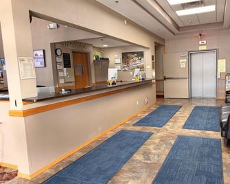Travelodge Inn & Suites by Wyndham Deadwood - Deadwood - Resepsiyon