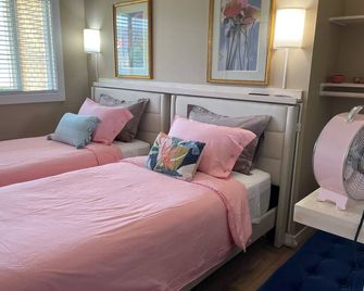 Bc Str Registry No. H795481396 explore Fall Wine Touring & 30 Min. To Ski Apex - Penticton - Bedroom