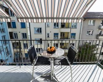 2 BR apartment near lake and city centre - D5 - Zúrich - Balcón