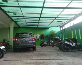 OYO Life Kost Ijo Tembok Tinggi - Jakarta