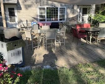 Beautiful Lakeside Stone Mansion w Massive Waterfront & all the toys and views - Chaumont - Patio