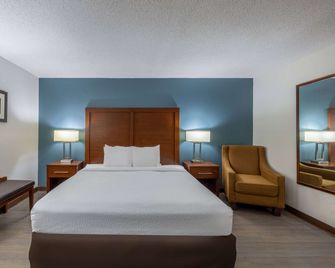 Travelodge by Wyndham Brooklyn Center - Brooklyn Center - Sovrum