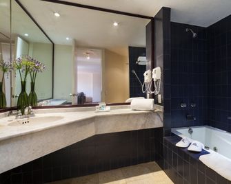 Exe Suites San Marino - Ciudad de México - Baño