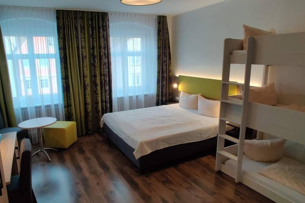Hotel Goldene Traube - Гюнцбург