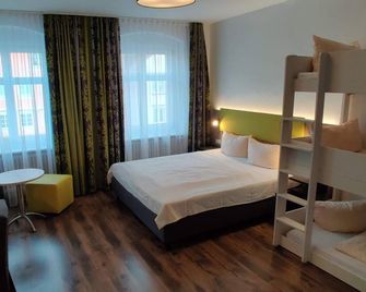 Hotel Goldene Traube - Гюнцбург