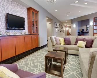 Drury Inn & Suites Middletown Franklin - Middletown - Living room