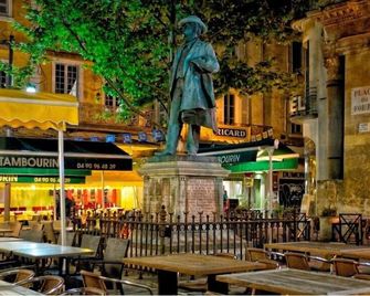 Maison Volver - Arles - Installations