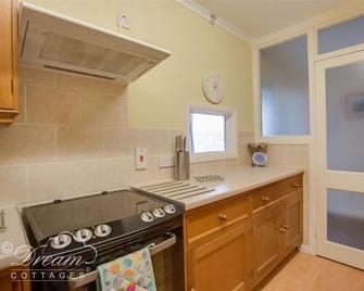 Harbour Scene - Bridport - Kitchen