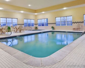Country Inn & Suites by Radisson, Louisville, SO - Shepherdsville - Pool
