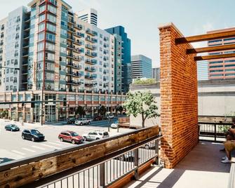 Hostel Fish - דנבר - מרפסת