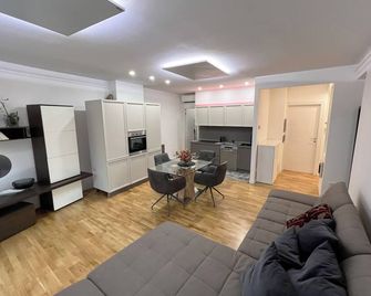 트리에스테 411 (룸스 & 아파트먼트) - 트리에스테 - 거실