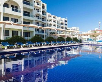 Aquamarina Beach Hotel Cancun - קנקון - בריכה
