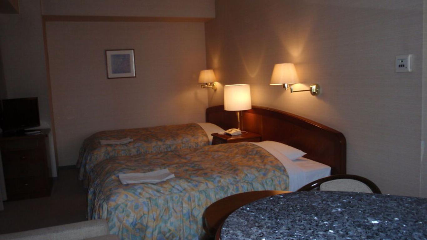 Hotel Crown Hills Okaya