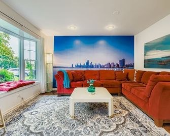 3BR House with Pickleball, Game Room, Foosball, Arcade, Cereal Bar, Darts &Grill - Lake Zurich - Sala de estar