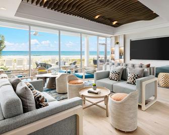 ديونز مانور هوتل آند ديونز سويتس - أوشن ستي - غرفة معيشة
