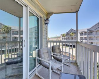 Walk to Pier and Beach Galveston Condo with Balcony! - Galveston - Balcony