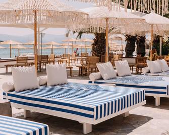 جراند بلو بيتش ريزورت - إريتريا - شرفة مرصوفة