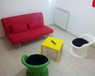 A Due Passi Dal Centro - Campobasso - Wohnzimmer