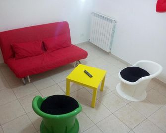 A Due Passi Dal Centro - Campobasso - Вітальня