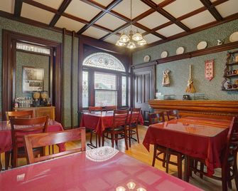 Greystone Manor Bed & Breakfast - Bird in Hand - Restaurace