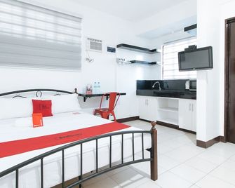 RedDoorz at V-Cloud Hills near De La Salle Dasmarinas Cavite - Dasmariñas - Yatak Odası