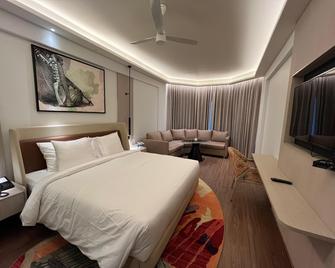Hotel Gwalior Regency - Gwalior - Bedroom