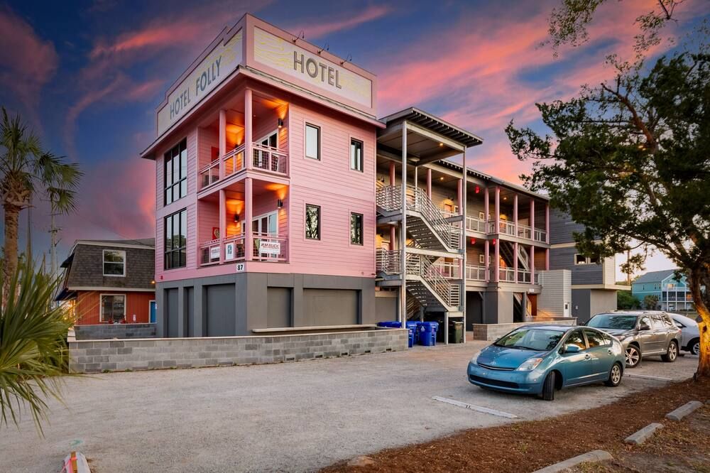 Boutique Hotel Folly Room 5: King Deluxe Studio - cozy porch views of the Folly River ADA - Folly Beach - Building