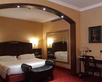 Hotel Motel Luna - Segrate - Ložnice