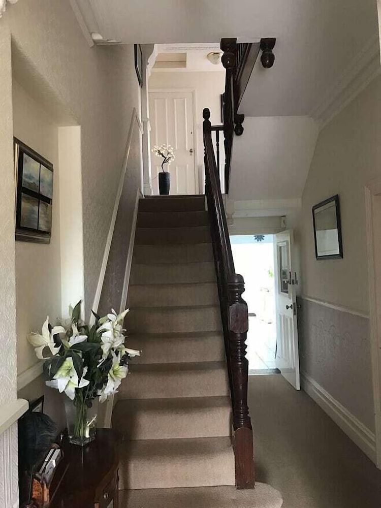 Manor View Guest House - Whitby - Stairs