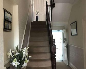 Manor View Guest House - Whitby - Escadas