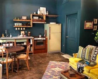 Downtown Lynchburg, Vintage Courtyard Loft, Va - Lynchburg - Kitchen