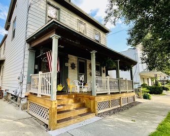 Nestled Inn, our cozy suite in the Village of Naples, N.Y. - Naples - Edificio