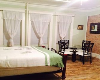 Spacious Studio High End Finishes - نيويورك - غرفة نوم