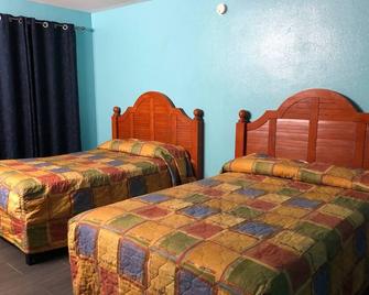 Slumberland Motel - Sanford - Bedroom