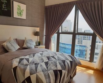 Flora Hut Holiday Resort @ Country Garden - Johor Bahru - Bedroom
