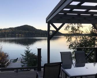 Cozy lakefront cabin - Lone Butte - Balcón