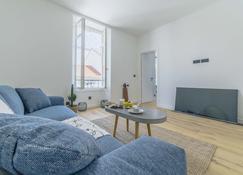 Bakara, elegant one-bedroom apartment in the heart of Les Halles de Biarritz - Biarritz - Sala de estar