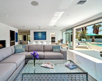 Mid Century Modern Gated Old Las Palmas Pool/Spa Mountain Views Pet Friendly - Palm Springs - Sala de estar