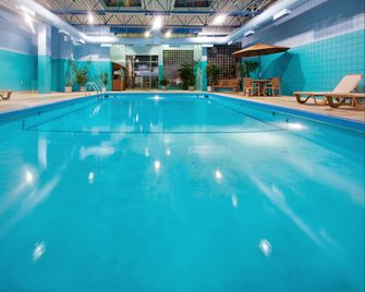Holiday Inn Des Moines Dtwn - Mercy Area By IHG - Des Moines - Pool